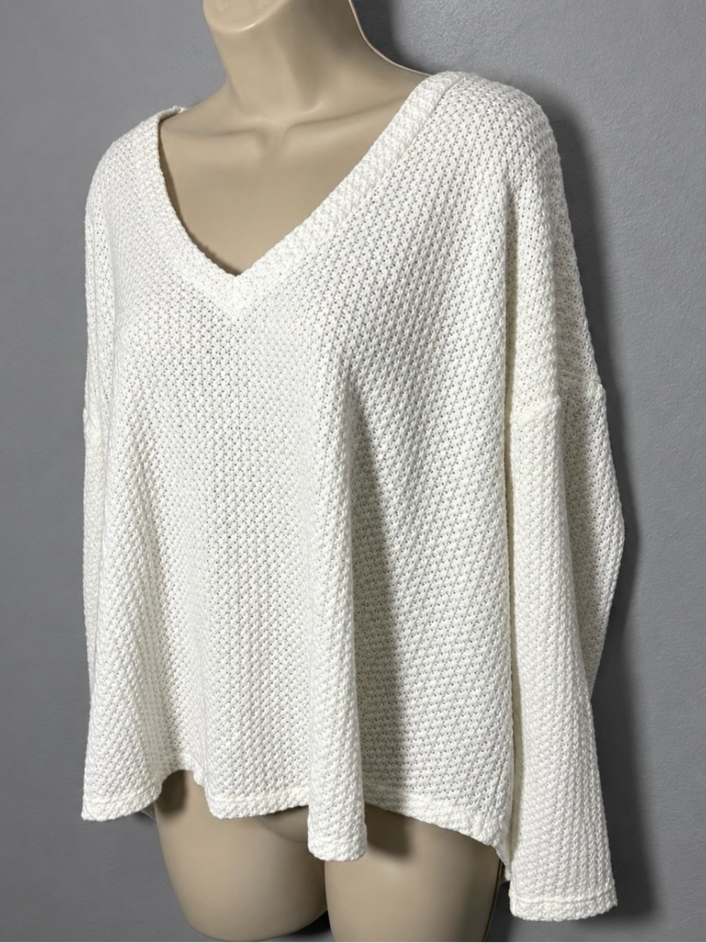 V-Neck oversized Waffle Knit Women's Sweater - White size small